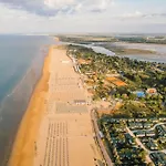 Seaside With Shared Pool ביביונה